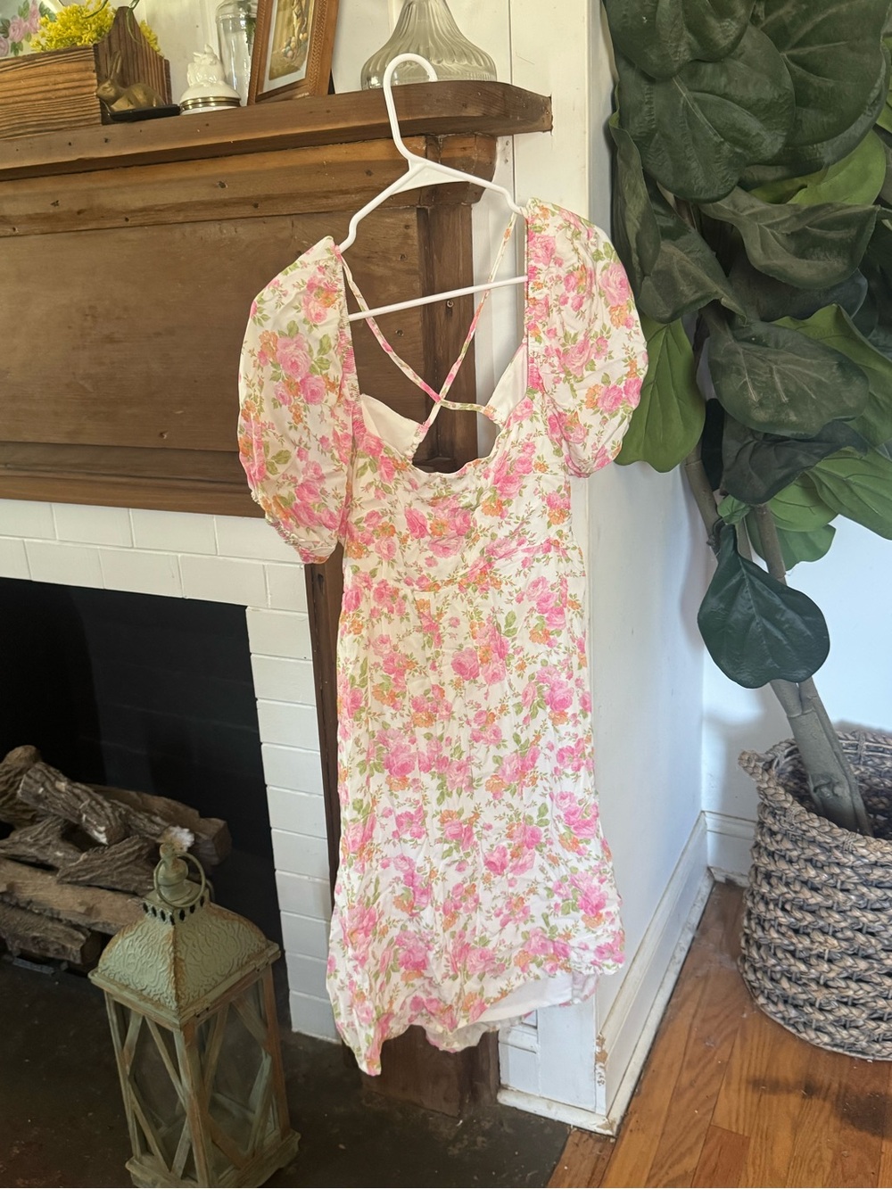 Altar'd State White Tag with Pink Floral Fabric Accent XL